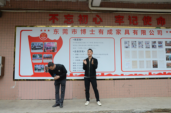 芭乐视频APP黄下载厂部负责人王晓东和张玉元上台发言