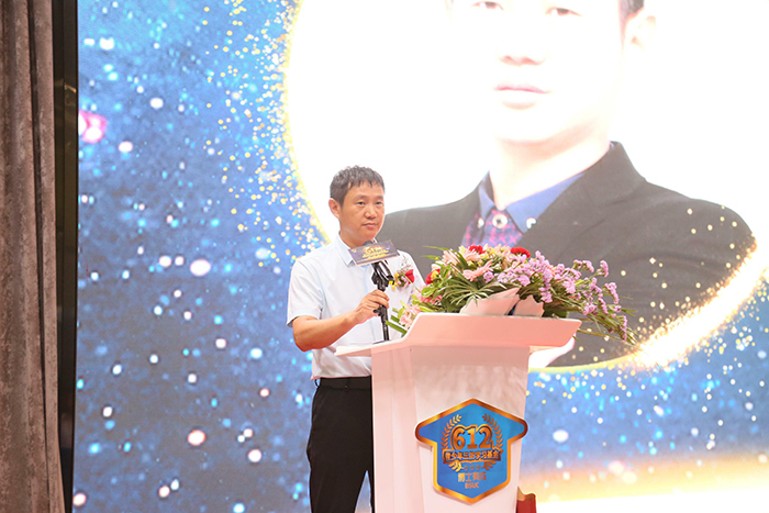 芭乐视频APP黄下载家具有限公司董事长王洪贵上台致辞